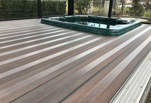 detail vířivky v terase Megawood