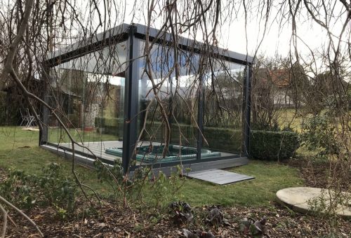 co se skrývá za vrbou ..nová terasa Megawood v pergole s vířivkou