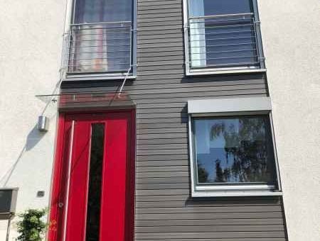 Částečné obložení fasády našim Rhombus profilem..