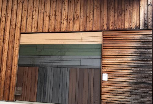 Porovnání zašlé dřevo a stále krásná fasáda Megawood