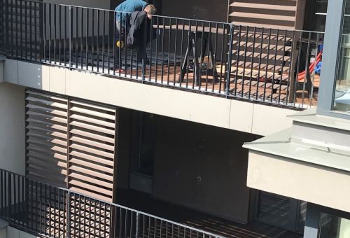 Práce na balkonech z Megawood Classic Vari čokoláda