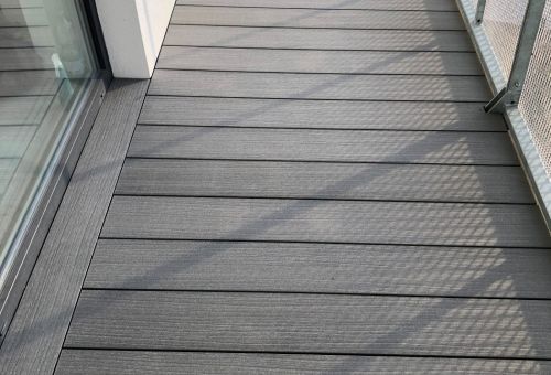 Balkon z Easydeck Glacier Grafit