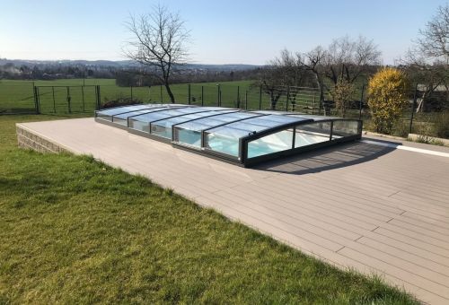 terasa s bazénem Central poll a zastřešení ALUKOV