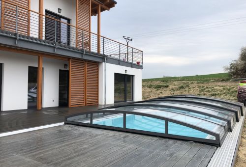 Terasa Megawood kolem  bazénu