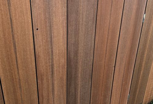 Dveře pod pódium od Kasperia zavřené...