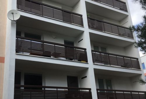 Výplně polí balkonů z Megawood čokoláda hnědá