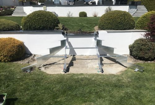 Kovová konstrukce pod nové schodiště