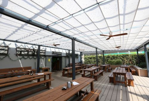 terasa v posezení restaurace