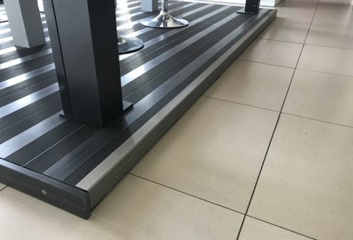 detail ukončení terasy Megawood v HOPA Plzeň