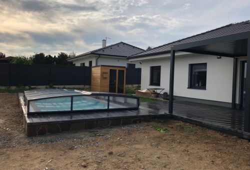 Terasa Megawood s bazénem a pergolou