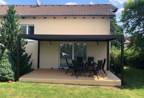 Olemování terasy Megawood Delta žlutou lištou ..