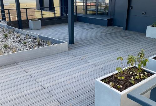 Easydeck Trend 25 Grafit v pergole