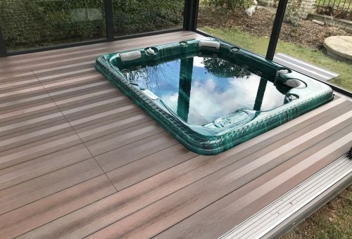 Terasa megawood s vířivkou