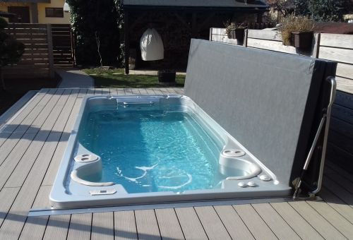 otevřený dekl na SWIM SPA na terase od Kasperia