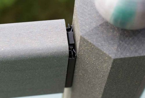 Detail spoje příčníku a sloupku