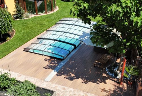 Bazén od Centralpool , zastřešení ALUKOV a terasa Megawood od Kasperia