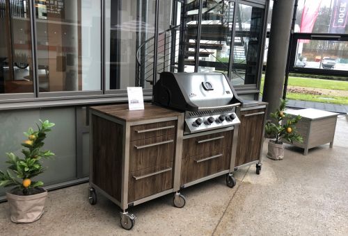 Pojizdná s plynovým grilem a tmavý dub