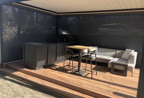 Venkovní Kuchyň BO LUX black v pergole INNEX