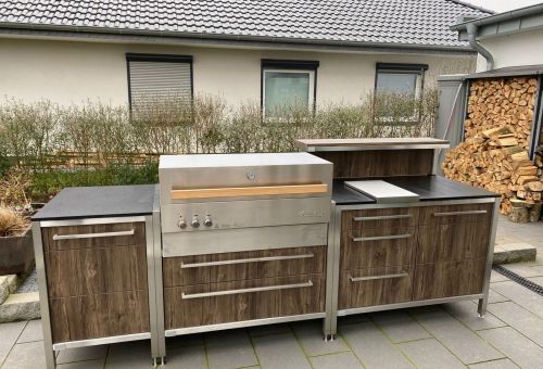 Venkovní kuchyň provedené nerez/tmavý dub, plynový gril Flammkraft