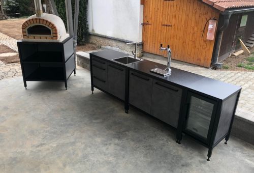 Venkovní kuchyň  Burnout s pecí