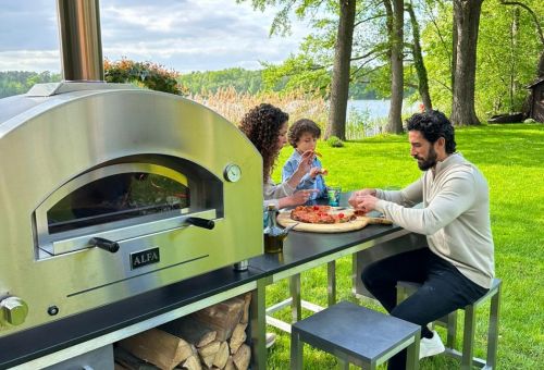 Posezení na nábytku od Burn out  a pec od ALFA