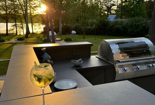 Detail pracovní desky a grilu