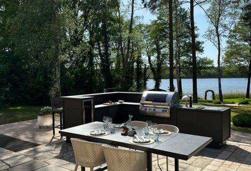 Vychutnejte si pohodu s kuchyní Burn out a posezením