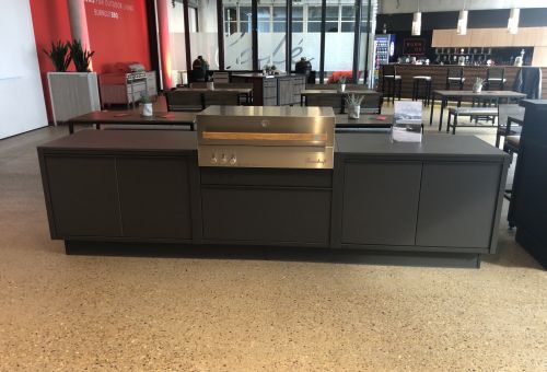 Burnout LUX v barvě antracit s grilem Flammkraft