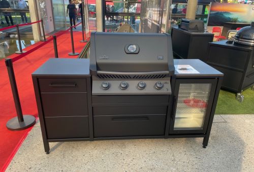 BLOCK v černém provedené