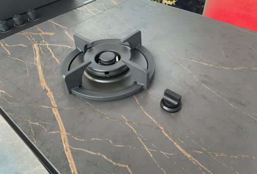 Plynový hořák se může umístit kamkoliv do desky