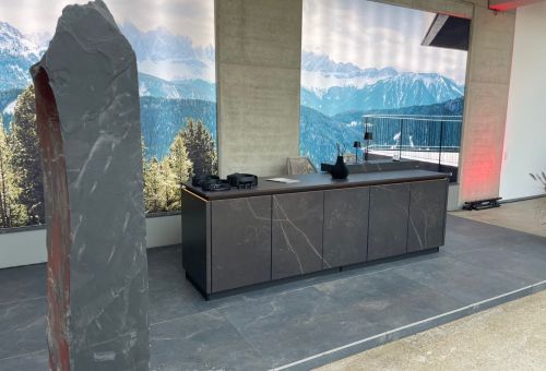 Venkovní kuchyně BURN SOL v provedení Dekton® Laurent