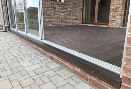 detail schodu a terasy Megawood