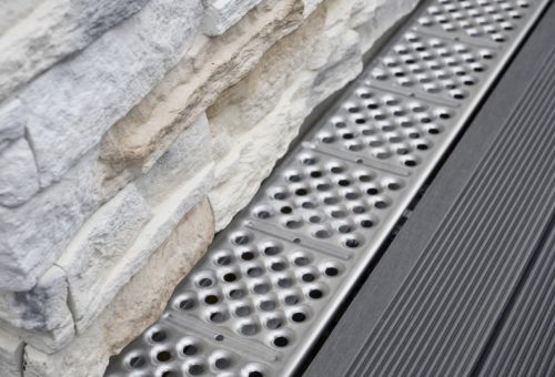 Megawood classic varia šedá -detail větrací mřížky